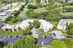 6301 N University Dr in Tamarac, FL - Building Photo