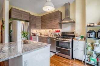 250 E 25th St in Brooklyn, NY - Building Photo - Building Photo