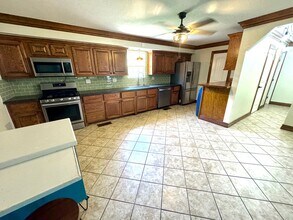 604 S Strong Blvd in Mcalester, OK - Building Photo - Building Photo