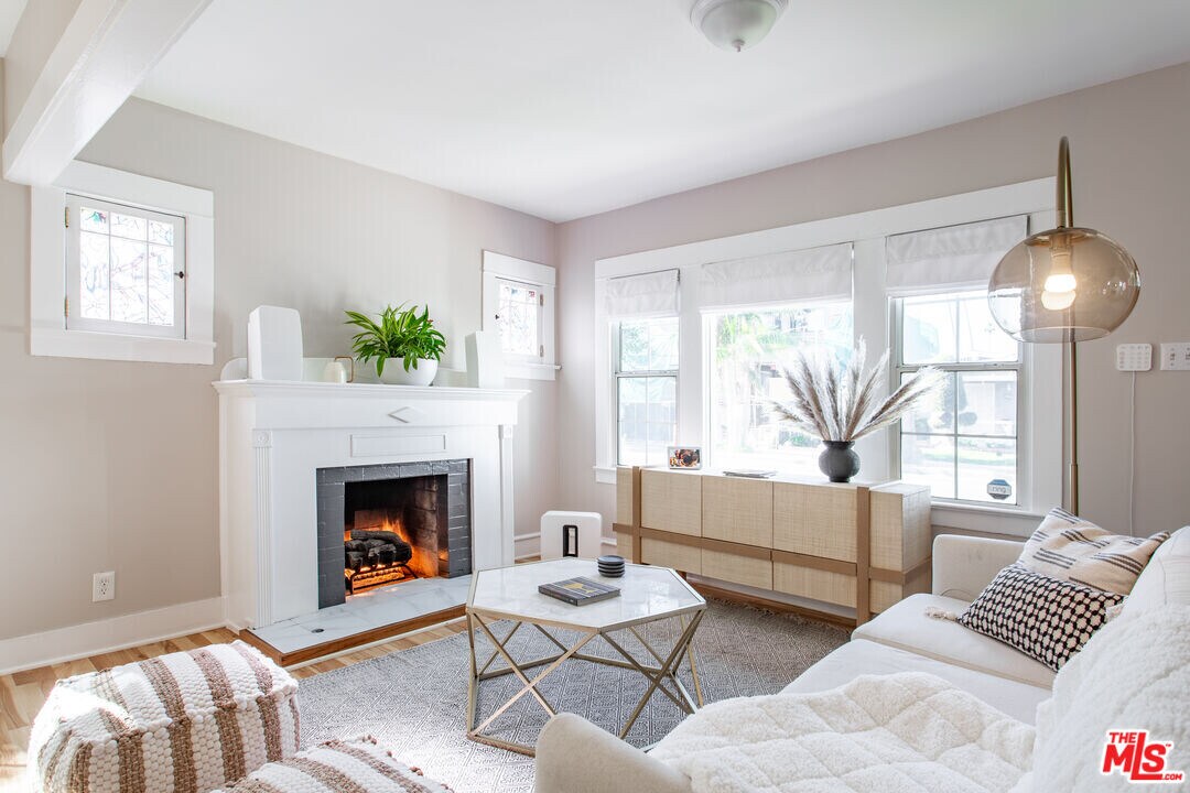 626 Boccaccio Ave in Los Angeles, CA - Building Photo