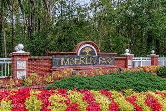 7701 Timberlin Park Blvd in Jacksonville, FL - Foto de edificio - Building Photo