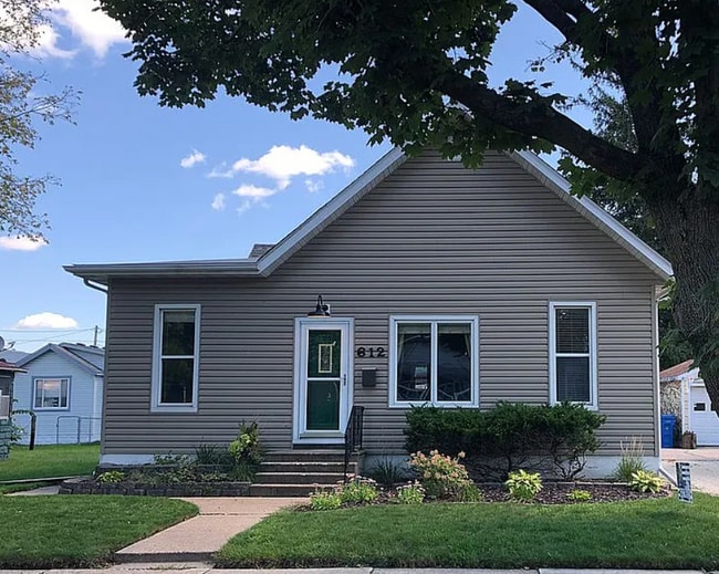 property at 612 Center St