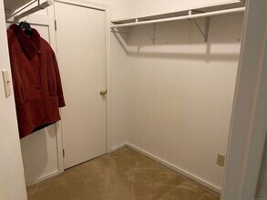 300 Brittany Farms Rd in New Britain, CT - Foto de edificio - Building Photo