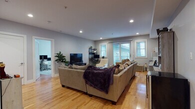 339 W Broadway in Boston, MA - Building Photo - Building Photo