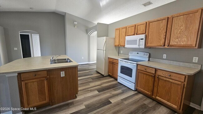 249 Americana Blvd NE in Palm Bay, FL - Building Photo - Building Photo