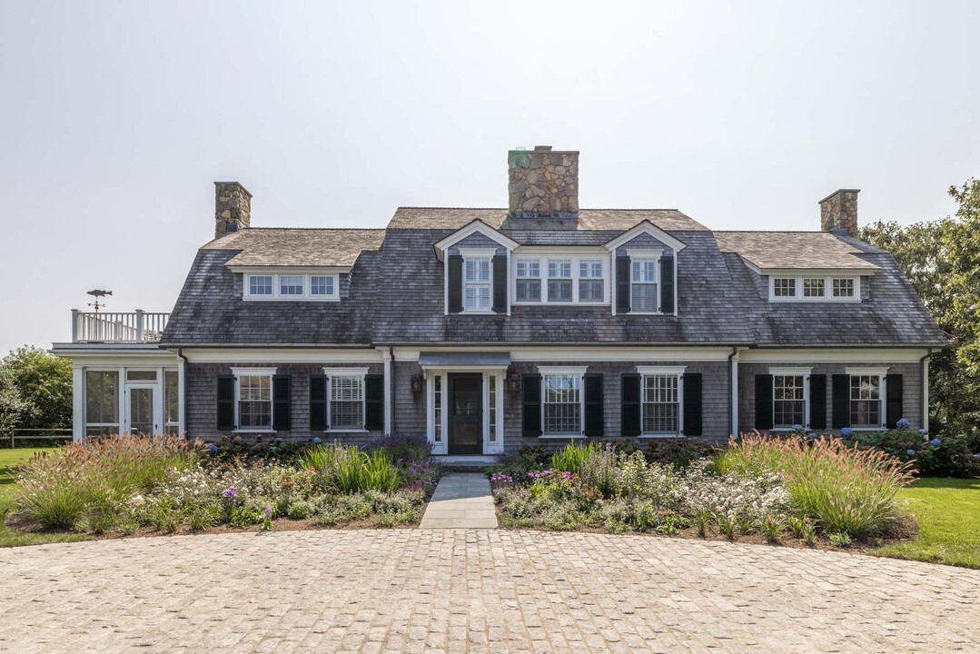 24 Katama Bay View Rd in Edgartown, MA - Building Photo