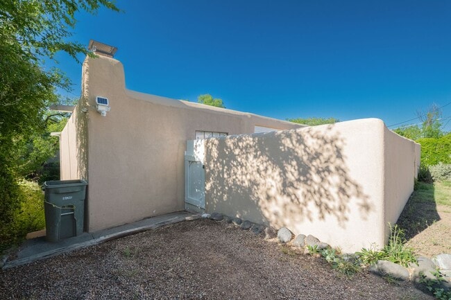516 Hillside Ave in Santa Fe, NM - Building Photo - Building Photo