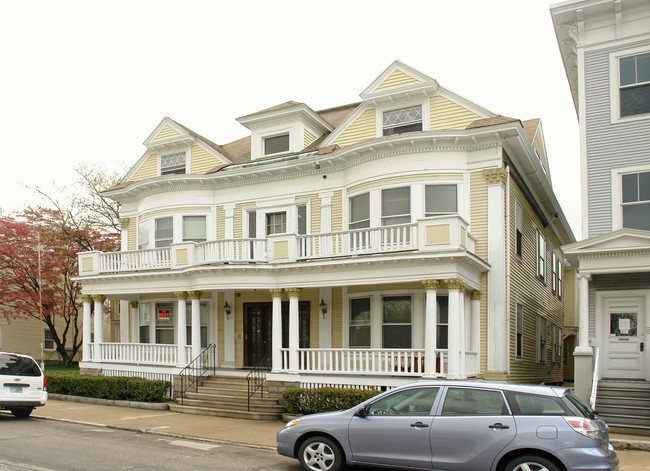 412 Notre Dame Ave in Manchester, NH - Foto de edificio - Building Photo