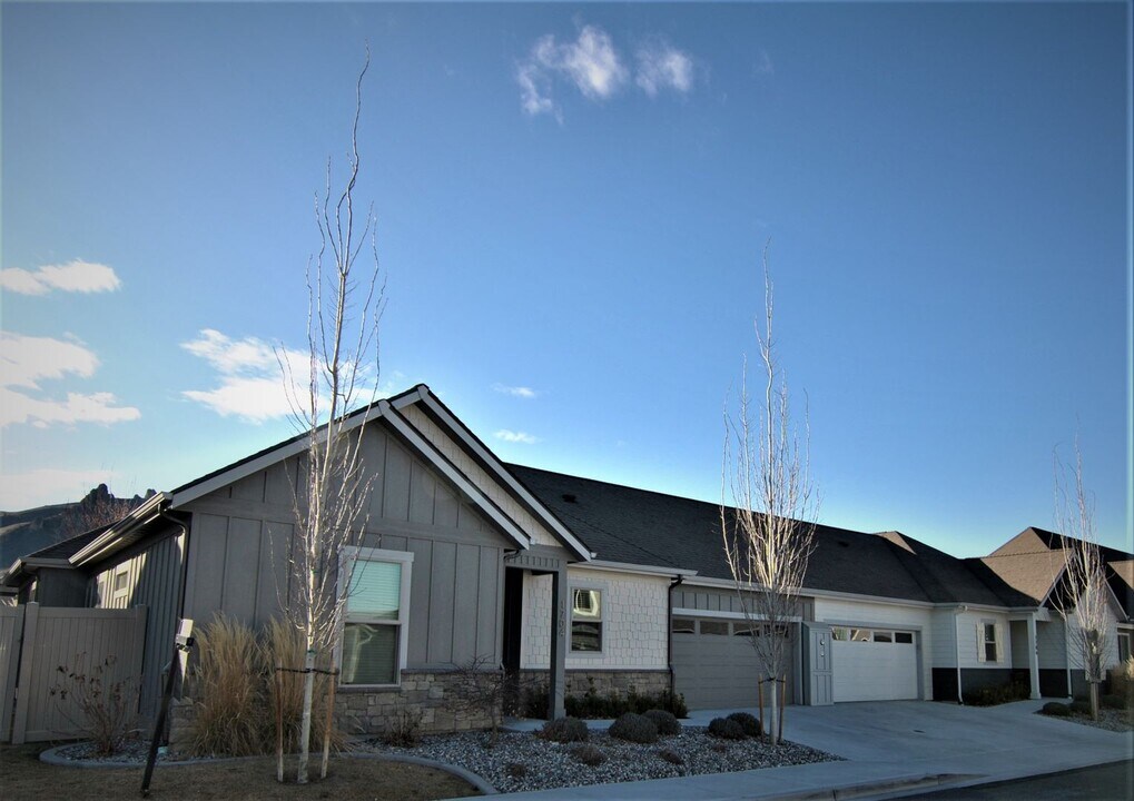 1704 Danny Boy Ln-Unit -1704 Danny Boy Lane in Wenatchee, WA - Foto de edificio