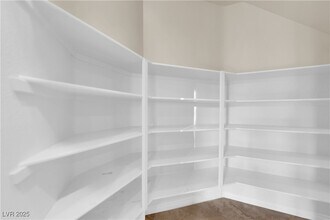 10057 Portula Valley St in Las Vegas, NV - Foto de edificio - Building Photo