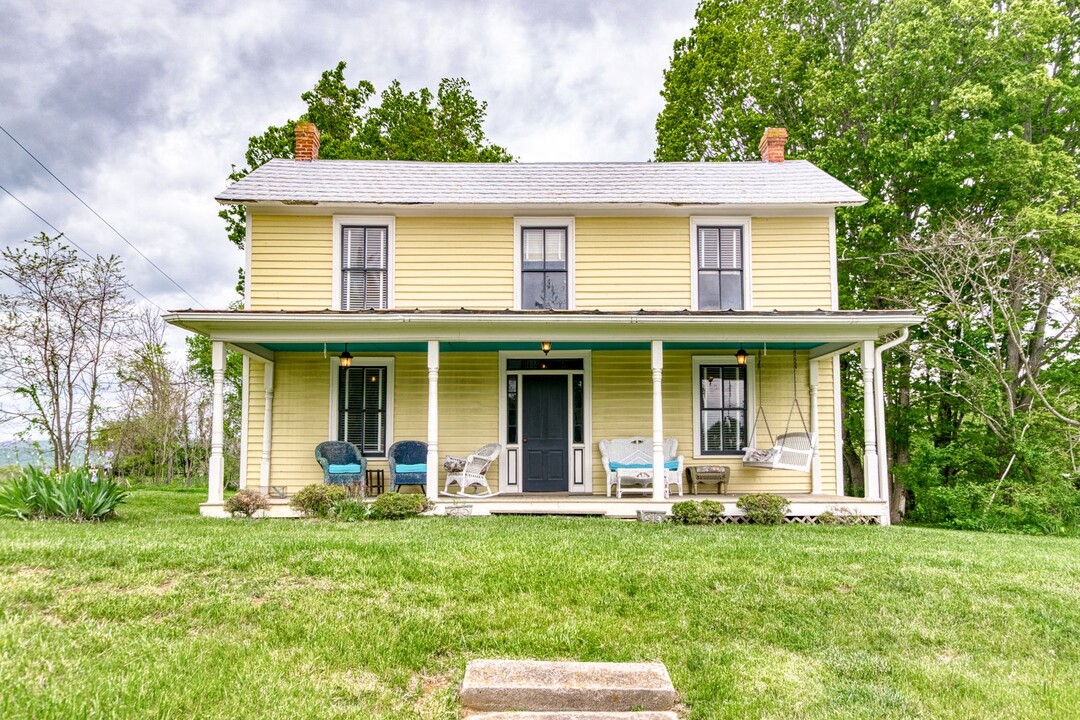 4268 Prices Fork Rd in Blacksburg, VA - Building Photo