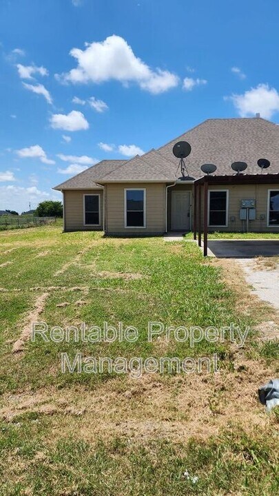 110 Collett Ct in Weatherford, TX - Building Photo