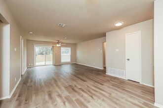 10614 Cherry Laurel in San Antonio, TX - Foto de edificio - Building Photo