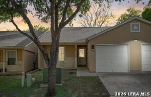 3202 Eisenhauer Rd in San Antonio, TX - Building Photo
