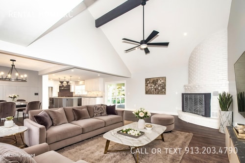 12020 Ensley Ln in Leawood, KS - Building Photo - Building Photo