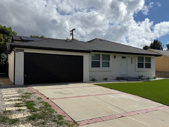 16918 Bassett St in Los Angeles, CA - Building Photo - Building Photo