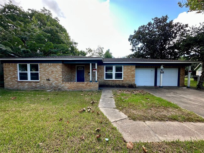6 E Southlawn Ave in La Marque, TX - Building Photo - Building Photo