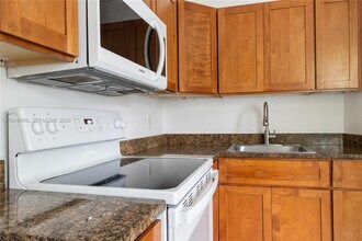 979 SW 10th St in Miami, FL - Building Photo - Building Photo