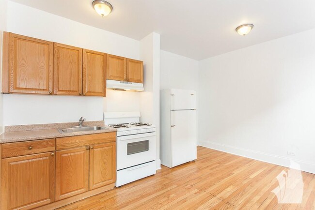 property at 2737 N Spaulding Ave