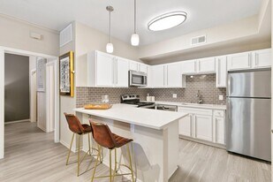 La Costa Villas in Dallas, TX - Building Photo