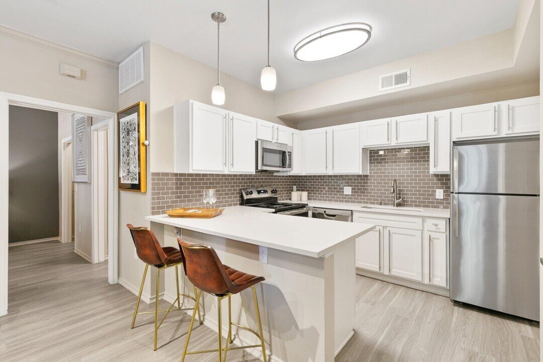 La Costa Villas in Dallas, TX - Building Photo