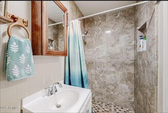 2412 N 36th Pl in Phoenix, AZ - Building Photo - Building Photo