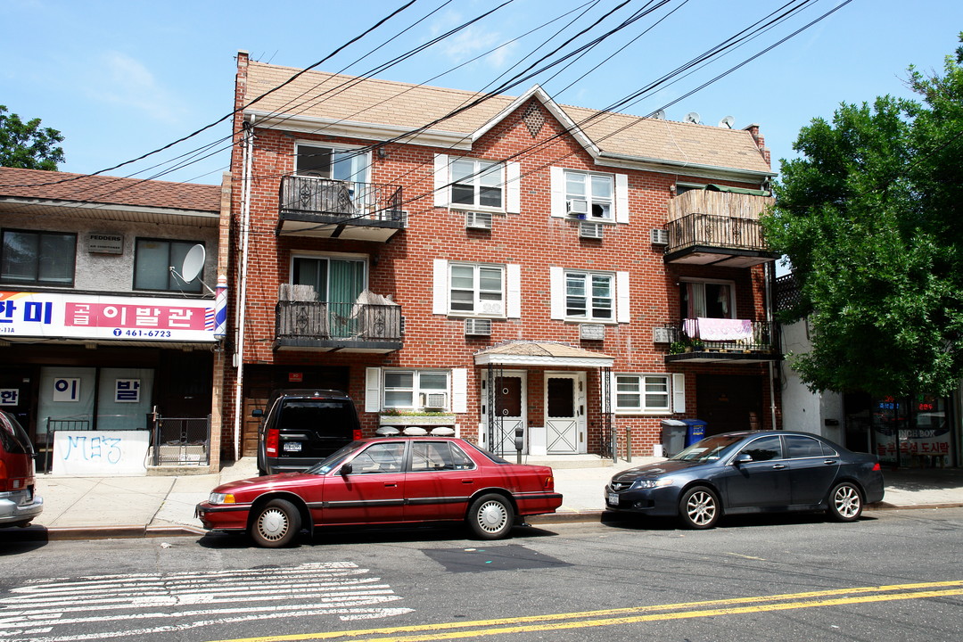 14915-14917 41st Ave in Flushing, NY - Building Photo