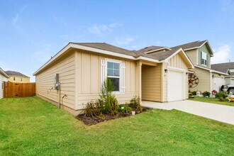 819 Retama Pass in San Antonio, TX - Building Photo - Building Photo
