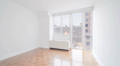 111 Lawrence St in Brooklyn, NY - Building Photo - Building Photo