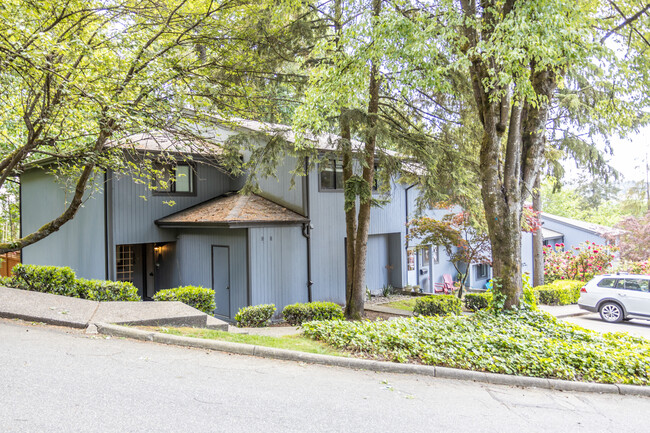 926 Blackstock Rd in Port Moody, BC - Building Photo - Building Photo