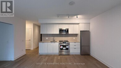 25-225 Richmond St E in Toronto, ON - Building Photo - Building Photo