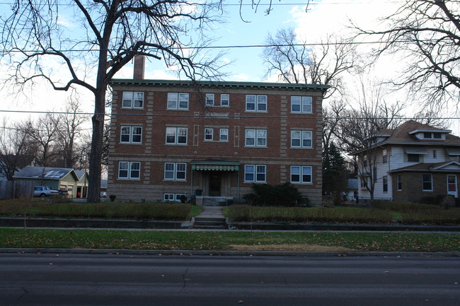 1131 35th St in Des Moines, IA - Foto de edificio - Building Photo