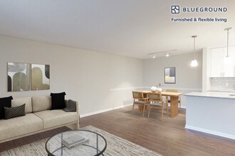 100 Court N Dr in Melville, NY - Building Photo - Building Photo