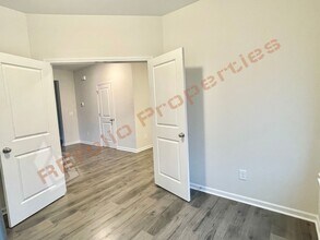 924 Arlington Wood St in Fuquay Varina, NC - Building Photo - Building Photo