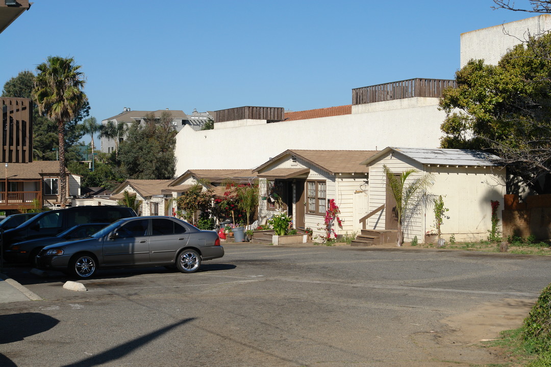 225 S Highway 101 in Solana Beach, CA - Foto de edificio