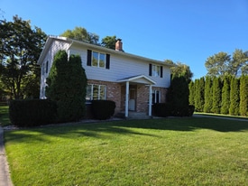 3582 Debra Ln in Bay City, MI - Building Photo