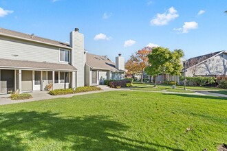 827 Peary Ln in Foster City, CA - Foto de edificio - Building Photo