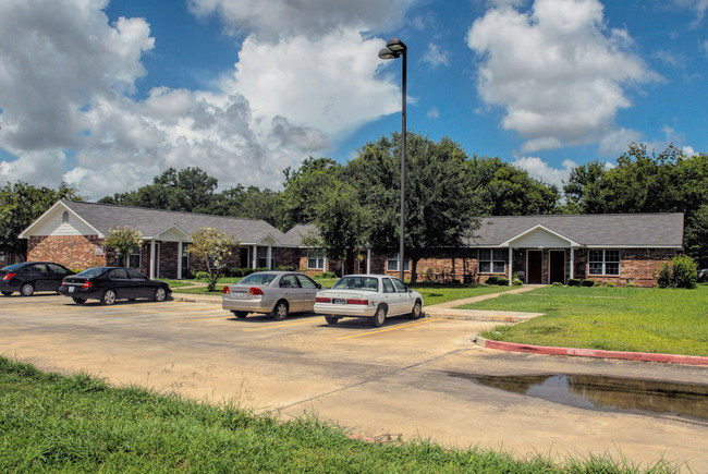 Westover Cove in Alvin, TX - Building Photo - Building Photo