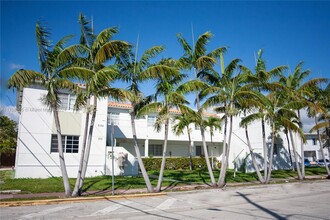 7130 Rue Versailles Dr in Miami Beach, FL - Building Photo - Building Photo