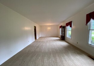 140 Tuxedo Dr in Thomasville, GA - Foto de edificio - Building Photo