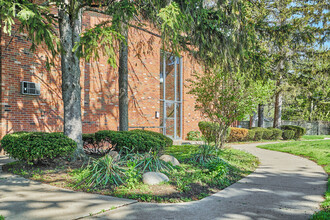 Garden Arms of Westgate in Toledo, OH - Building Photo - Building Photo