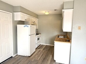 8 W Cumberland in Tishomingo, OK - Building Photo - Building Photo