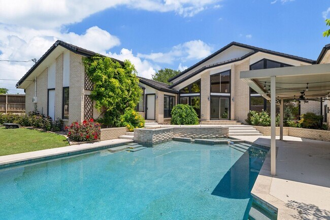 10811 Royal Park Dr in Dallas, TX - Building Photo - Building Photo