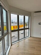 144 Old Colony Ave, Unit 1 in Boston, MA - Foto de edificio - Building Photo