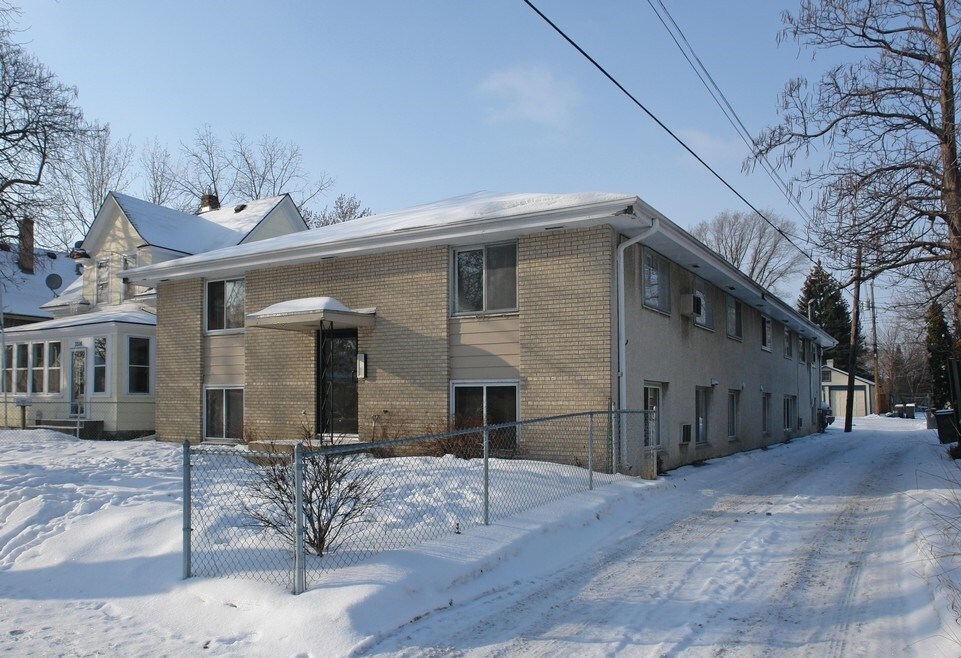 Howard Apartments in Buffalo, NY - Building Photo