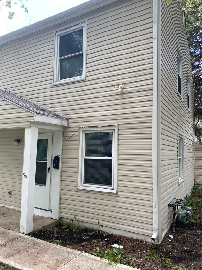 property at 837-839-839 Valerie Ln