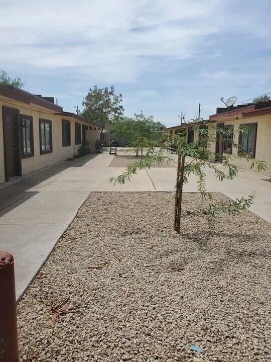 1812 N 26th Pl in Phoenix, AZ - Building Photo
