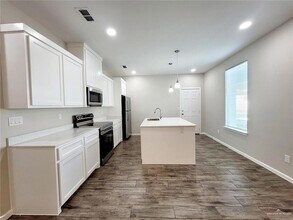 911 E Starr Rd, Unit A in Mercedes, TX - Building Photo - Building Photo