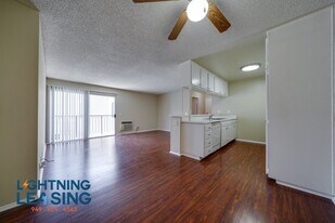 10250 Commerce St in Tujunga, CA - Building Photo