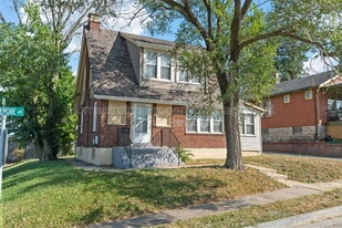 44 Blakemore Pl in St. Louis, MO - Building Photo